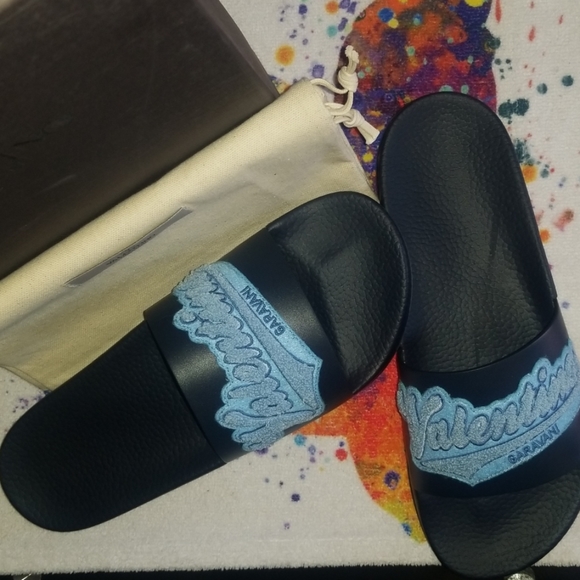 Valentino Slides - Picture 3 of 7